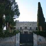 Di fronte a Meo Evoli si trova un�altra antica struttura: si tratta dell�ottocentesca villa Siciliani
